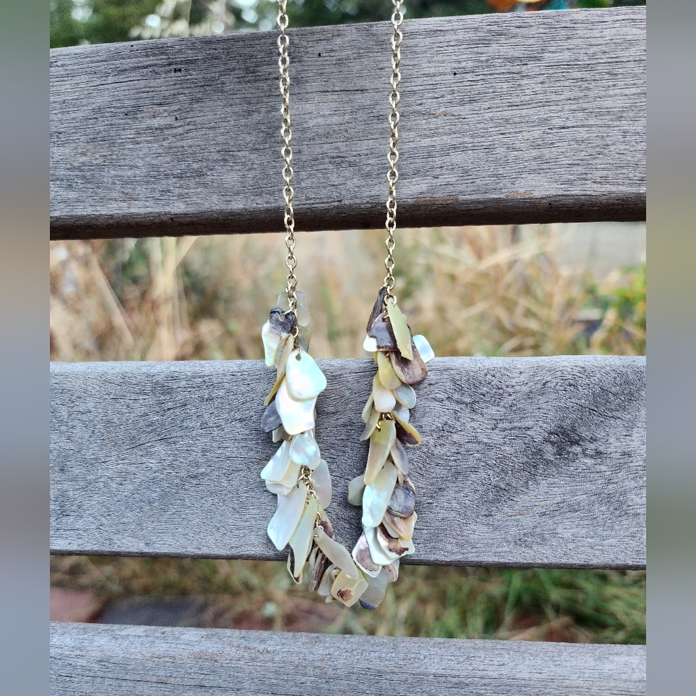 🎉Final Price Drop!🎉 elegant Shell Necklace with Gold Chain